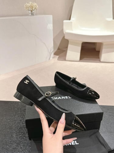 Chanel flat mary jeans