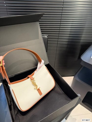 Le 5 À 7 hobo bag YSL