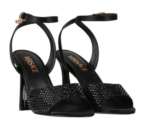 كعب ملكي من Versace