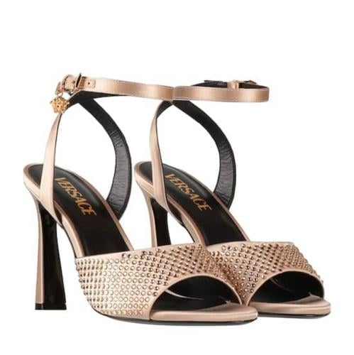 كعب ملكي من Versace