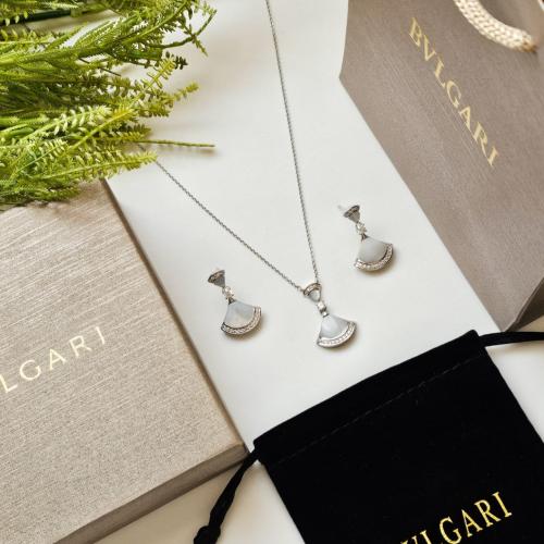 طقم بولغري فضي مع ملحقات
