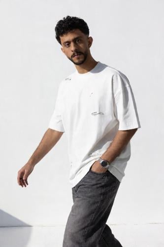 White Distressed Metal Tee تيشيرت أبيض ممزق بمعدن