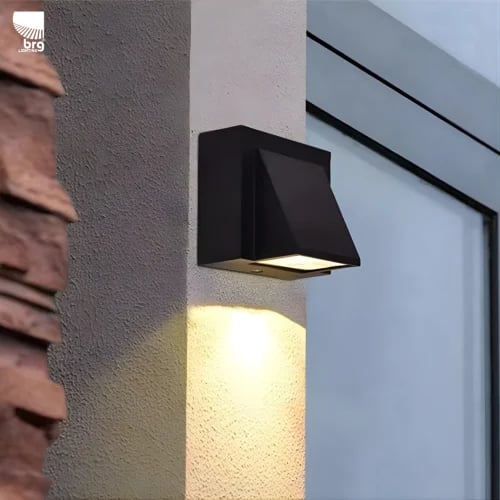 Outdoor wall lighting