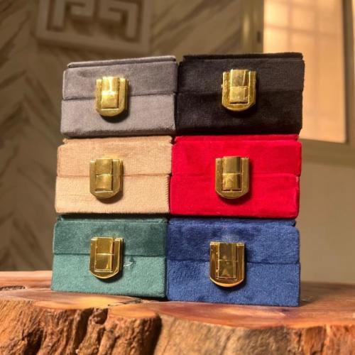 علبة مخمل فاخرة