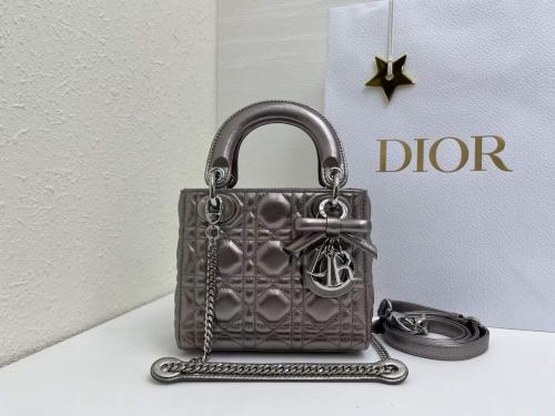 شنطة ليدي ديور مقاس 17cm