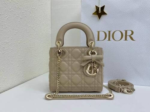 شنطة ليدي ديور مقاس 17cm