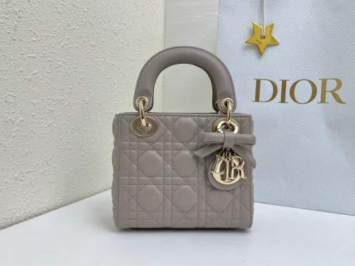 شنطة ليدي ديور مقاس 17cm