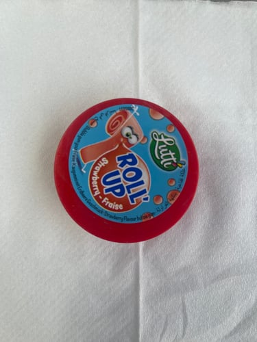 Bubble gum with strawberry flavor