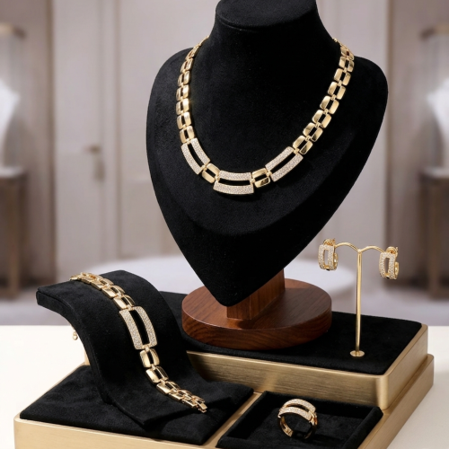 طقم سلسلة عريضة هندسية