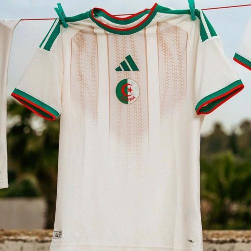 تيشيرت منتخب الجزائر الأساسي لعام 2026