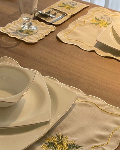 طقم مفارش سفرة مطرز Mimosa