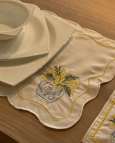 طقم مفارش سفرة مطرز Mimosa