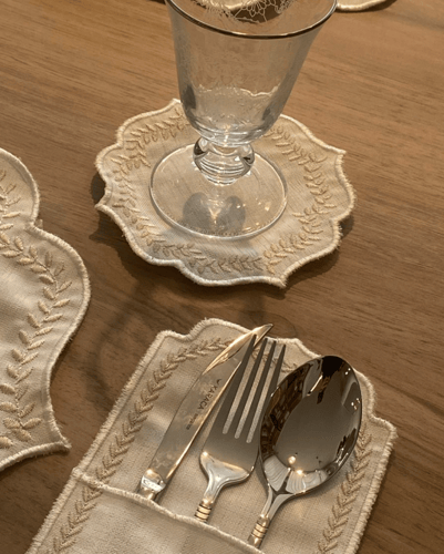 طقم مفارش سفرة مطرز Caesar