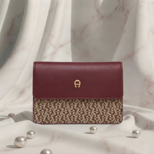 شنطة يد Aigner - عنابي وبيج - نمط مونوغرام كلاسيكي