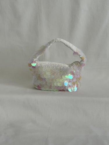 Petal Gleam Crochet Clutch - حقيبة كروشيه بتصميم ب...