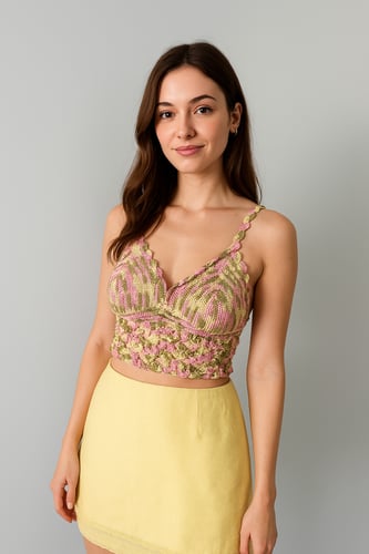 Sunset Bloom Knitted V-Neck - توب تريكو برقبة V بل...