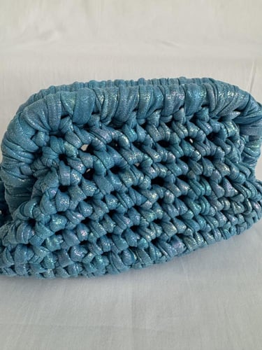 The Lumi Clutch in Cosmic Blue - حقيبة لومي بلون ا...