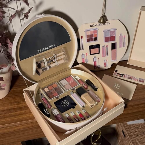 بوكس العيد الفاخر من ريل بيوتي… كل مكياجك في صندوق...