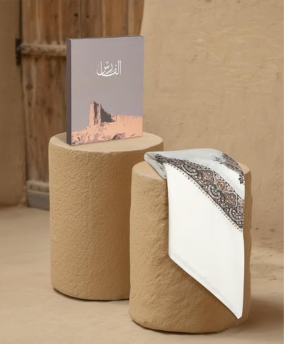 غترة الفارس – طويق | كشميري أبيض بتطريز تراثي فاخر