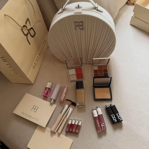 بوكس العيد الفاخر من ريل بيوتي… كل مكياجك في صندوق...