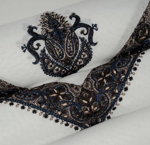 غترة الفارس – المصمك | كشميري أبيض بتطريز تراثي مل...