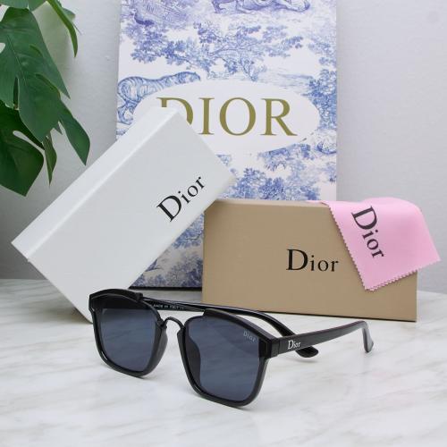 نظارة ديور شمسية كلاسيك اصدار 2025