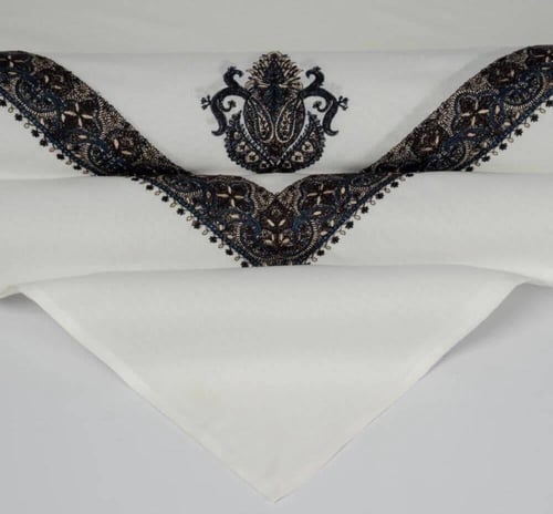 غترة الفارس – المصمك | كشميري أبيض بتطريز تراثي مل...