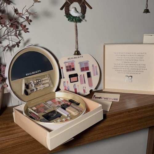 بوكس العيد الفاخر من ريل بيوتي… كل مكياجك في صندوق...