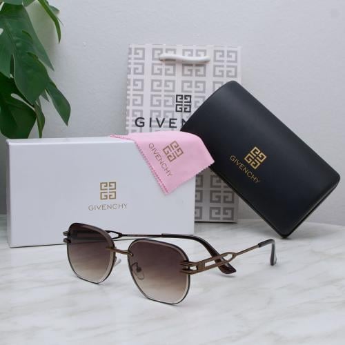 نظارة جيفينشي شمسية اصدار 2025