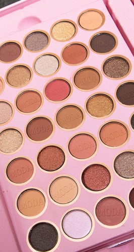 بوكس مودا المطوّر – طقم مكياج وعناية 140 قطعة | Mo...