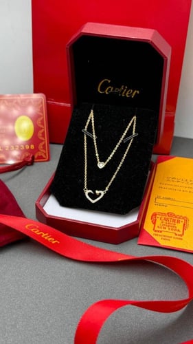 طقم نسائي من كارتير Cartier – سلسال عنق أنيق مع مر...