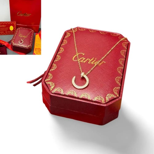 طقم نسائي فاخر من Cartier | سلسال عنق بتصميم أيقون...