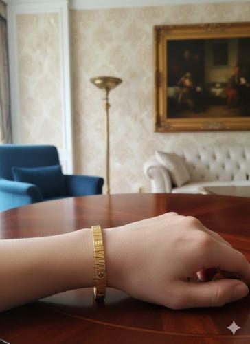 سوار ستايل Dior ذهبي فاتح