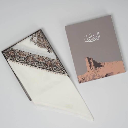 غترة الفارس – طويق | كشميري أبيض بتطريز تراثي فاخر