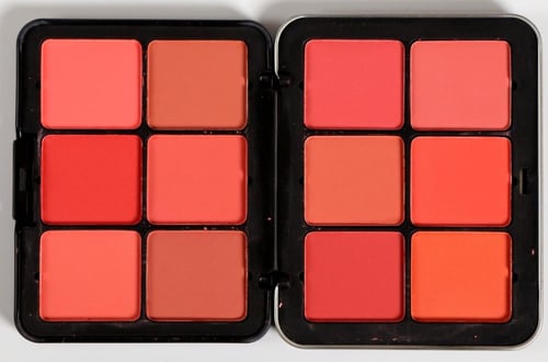 بوكس مودا المطوّر – طقم مكياج وعناية 140 قطعة | Mo...