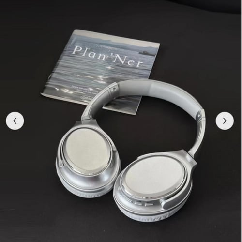 سماعات رأس لاسلكية على الأذن