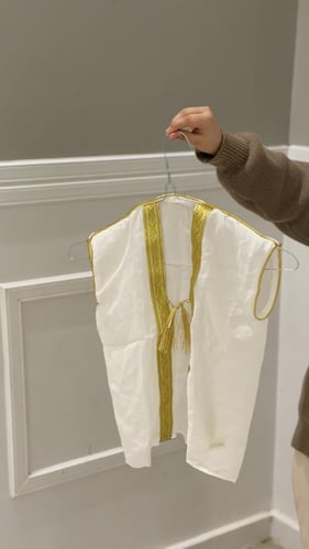 بشت مواليد أبيض