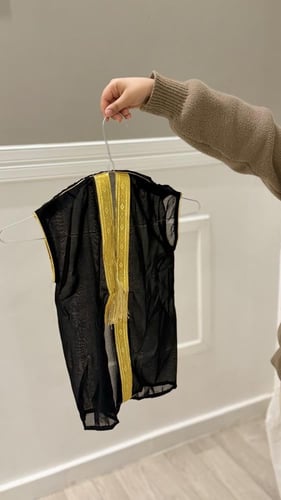 بشت مواليد اسود