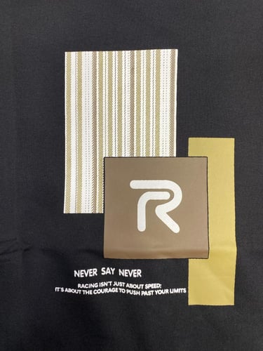 تيشيرت قصة عادي بطباعة وكتابة من الامام