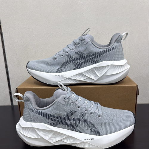 شوز asics خفيف ومريح سلفر