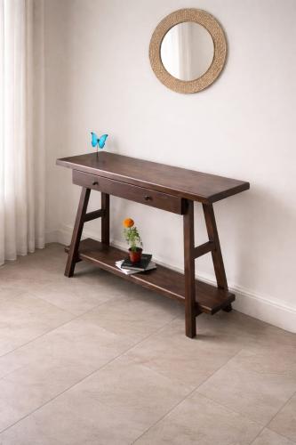 Wooden corner + shelf free of charge