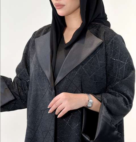 Black jacquard abaya with a delicate gold pattern, with a silk satin collar and sleeves
