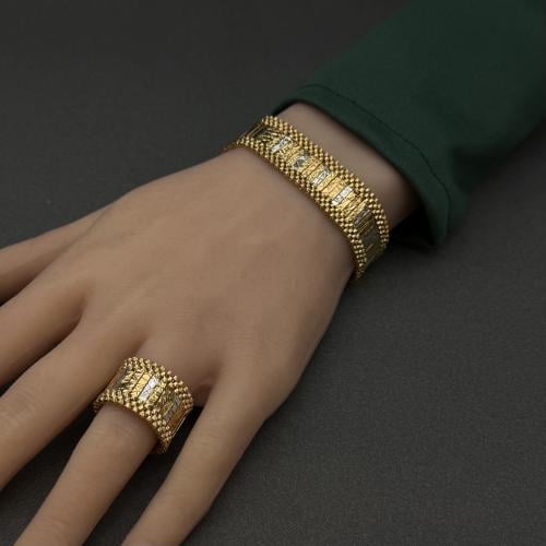 سواره مع خاتمها إيطاليه عيار 21