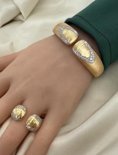 سواره مع خاتمها إيطالية عيار 21