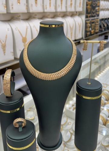 طقم طوق إيطالي عيار 21