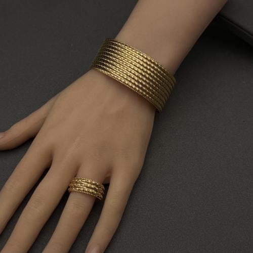 سواره مع خاتمها إيطاليه عيار 21