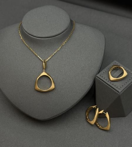 طقم من VENEROSO عيار 21