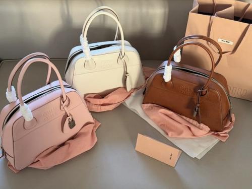 حقيبة Miu Miu Vivant Leather Bowling