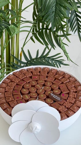 صينيه الورده ابيض شوكلت بلجيكي فاخر