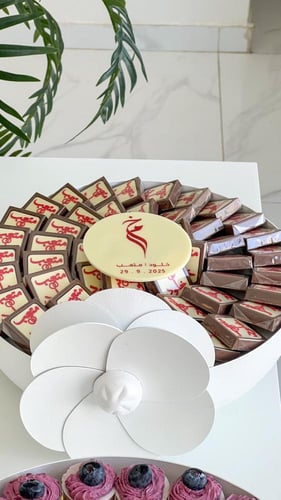 صينيه الورده ابيض شوكلت حفر